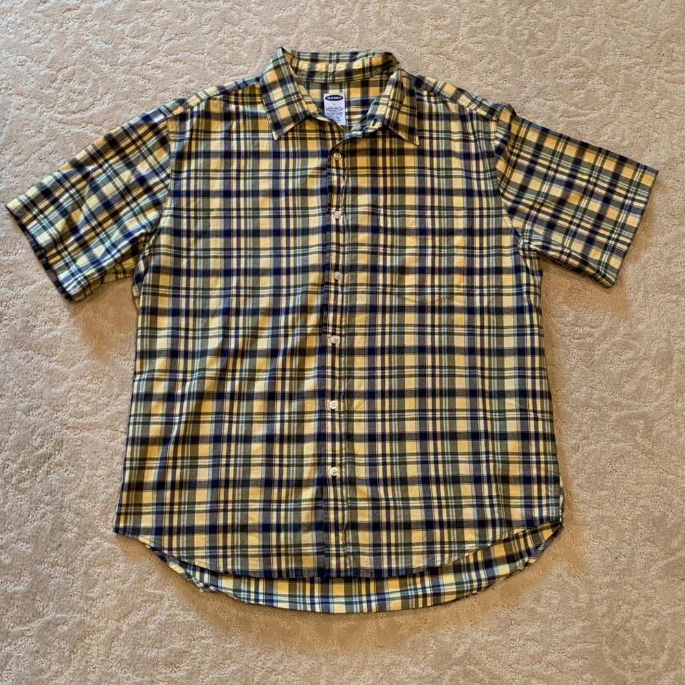 Old Navy plaid button down short sleeved shirt L